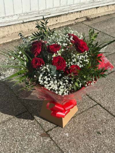 12 Red Roses - 12 Red Roses with foliages and filler